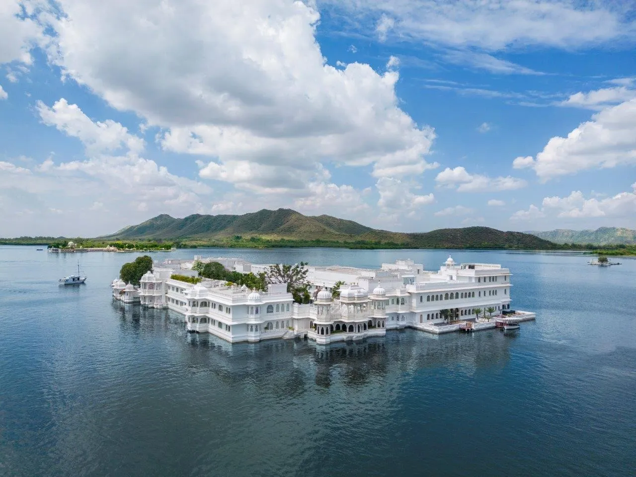 Weekend in Lake City Udaipur Tour Package | Virasat Tour